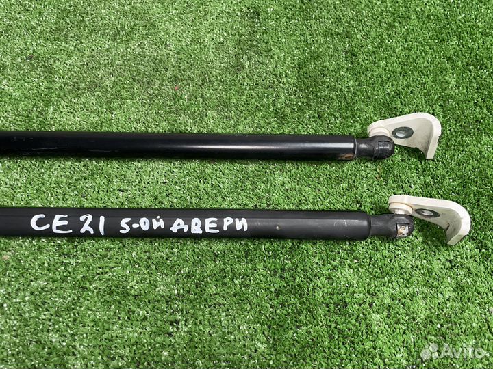 Амортизаторы двери багажника Cadillac Escalade GMT