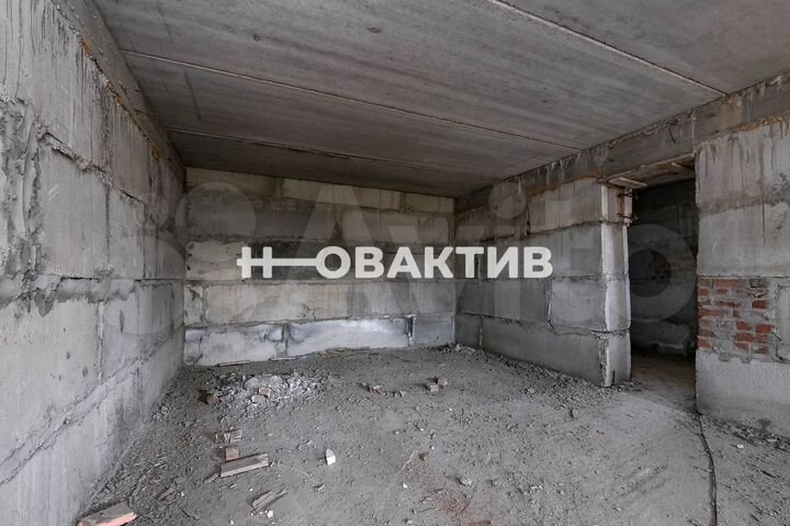 Дом 789 м² на участке 25 сот.