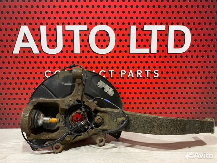 Кулак поворотный правый Jeep Grand Cherokee WK2