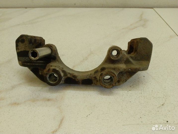 Скоба суппорта переднего левого Opel Omega A C20NE