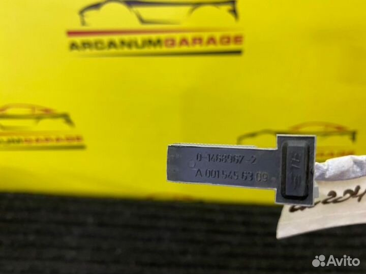 Выключатель стоп сигнала Mercedes 204 W204