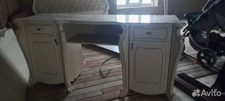 Спальный гарнитур бу белый