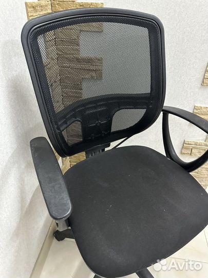 Офисное кресло