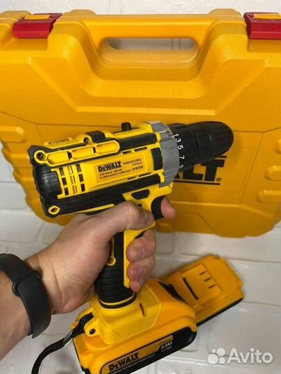 Набор шуруповёрт DeWalt 21v с инструментами