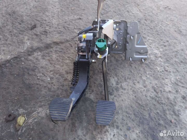 Peugeot 308 педальный узел