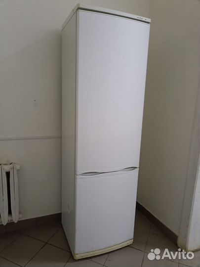 Холодильник бу Атлант