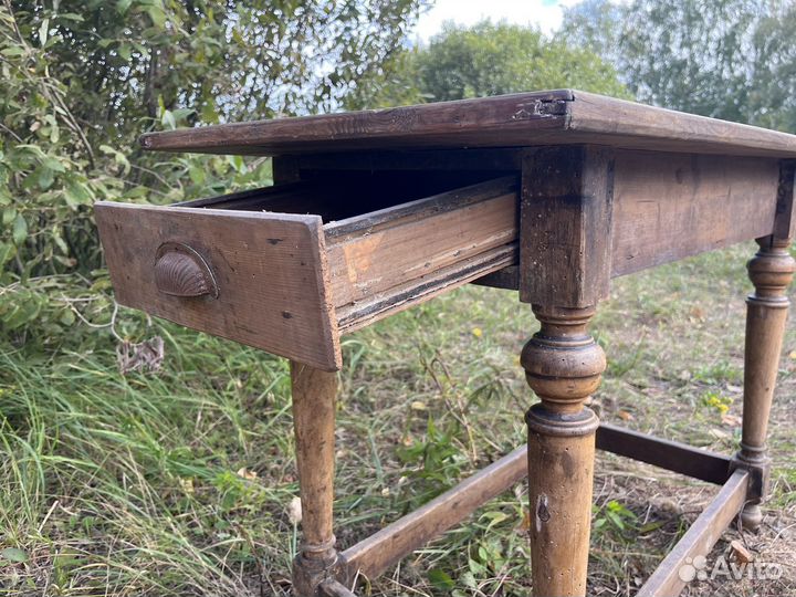 Стол старинный с ящиком