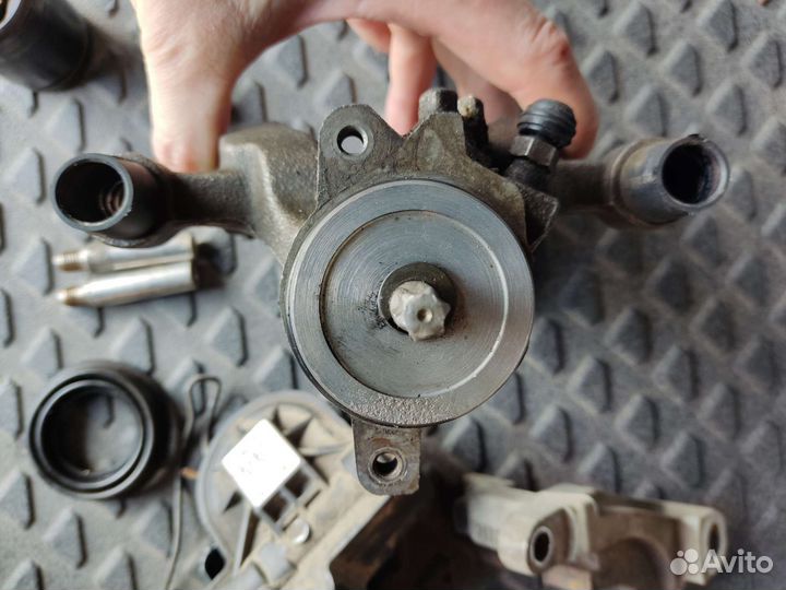 Суппорт тормозной задний правый Volkswagen Tiguan