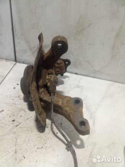 Кулак передний правый Opel Vectra B (1995 - 1999)