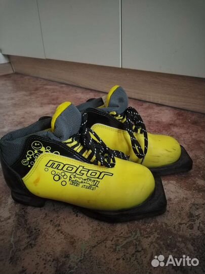 Лыжные ботинки