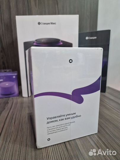 Умная колонка Яндекс Станция Миди с Алисой