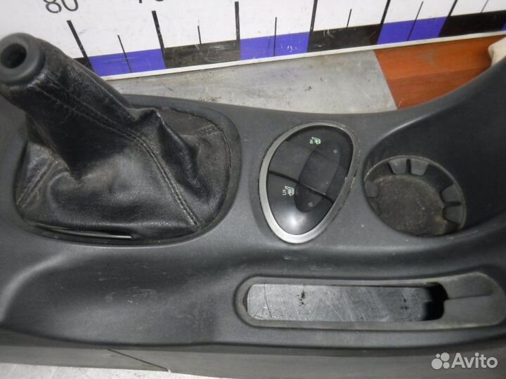 Консоль между сидений Hyundai Santa Fe classic