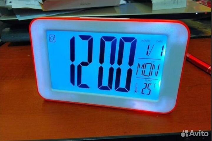 Настольные часы с температурой