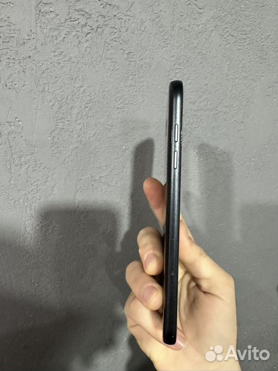 Samsung Galaxy A7 (2017) SM-A720F/DS, 3/32 ГБ