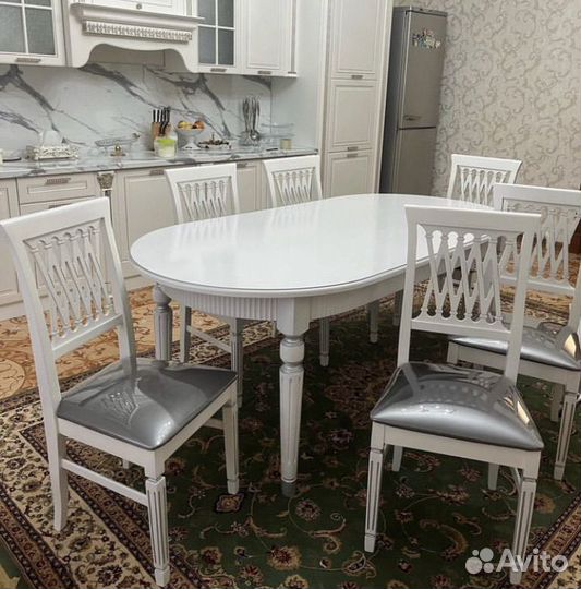 Стол и стулья