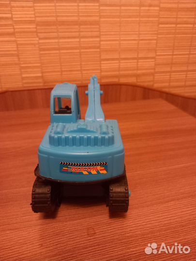 Экскаватор игрушка