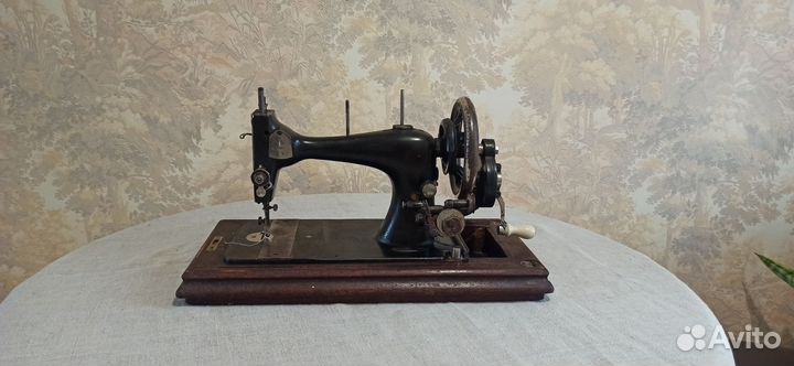 Раритетная швейная машина конец 18 века
