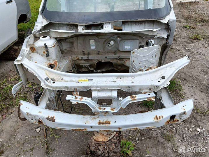 Передняя часть кузова Nissan Almera G15