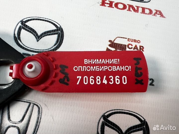 Петля замка багажника Mazda 3 BM 2013-2019