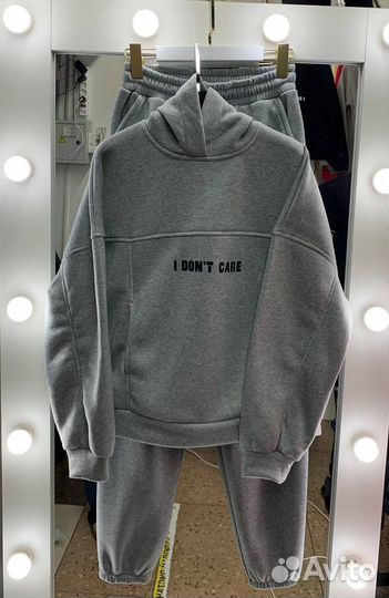 Женский спортивный костюм