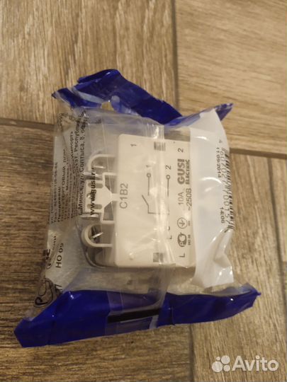 Выключатель 2х клавишный Guci C1B2-001