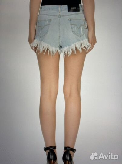 Шорты versus versace