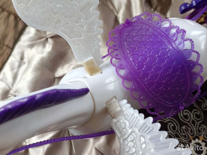 Фургон мороженого, карета с лошадью, вертолет