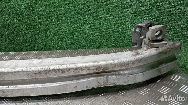 Усилитель бампера Audi A8 Передний