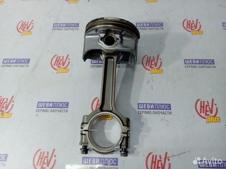 Поршень правый правый Cadillac Escalade