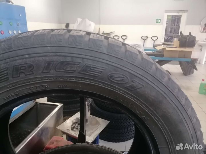 Dunlop SP Winter Ice 01 225/65 R17 102T