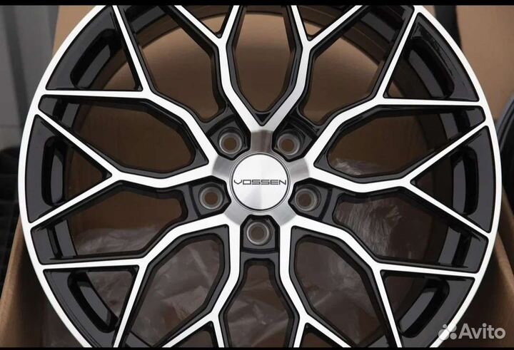 Диски Vossen HF2 R18 5*114,3 BP чёрные полировкой