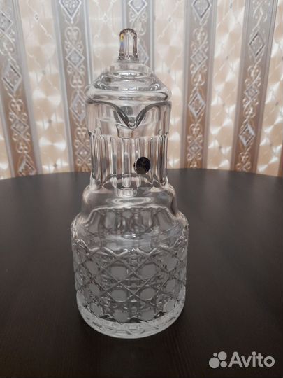 Хрустальный кувшин с крышкой