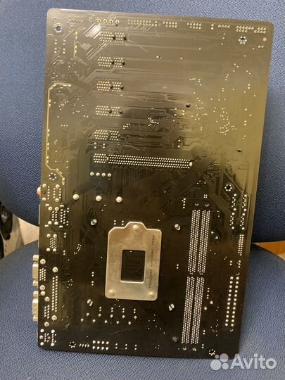 Материнская плата с процессором и памятью