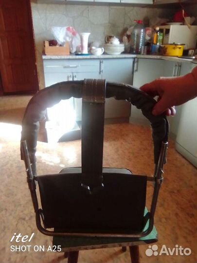 Сиденье откидное с креплением на стену