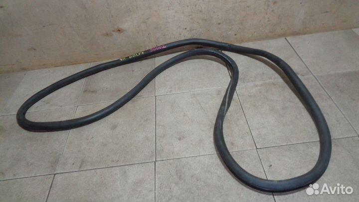 Уплотнитель двери VW Golf Plus 2005-2014