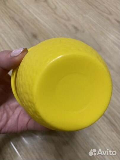 Пластмассовый контейнер для хранения лимона