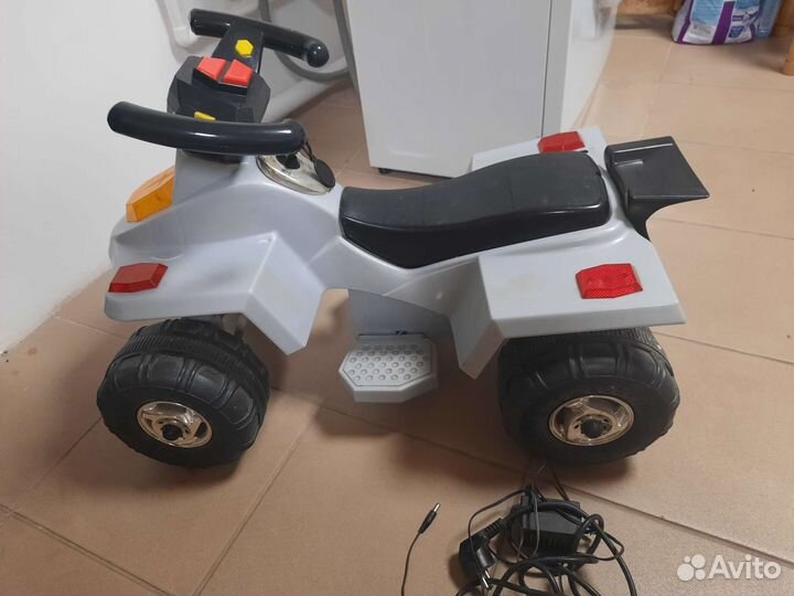 Детский квадроцикл на аккумуляторе