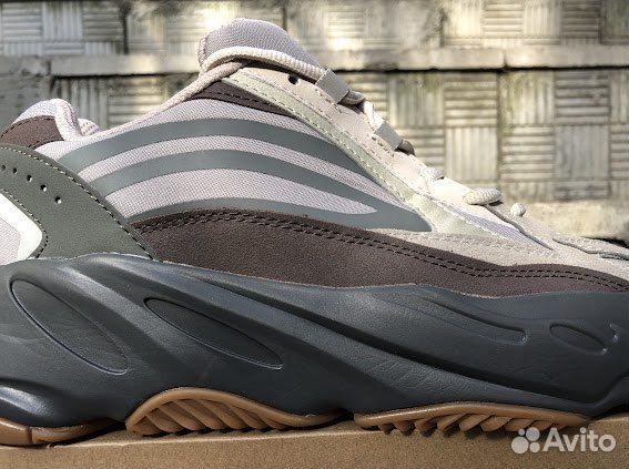 Adidas Yeezy Boost 700