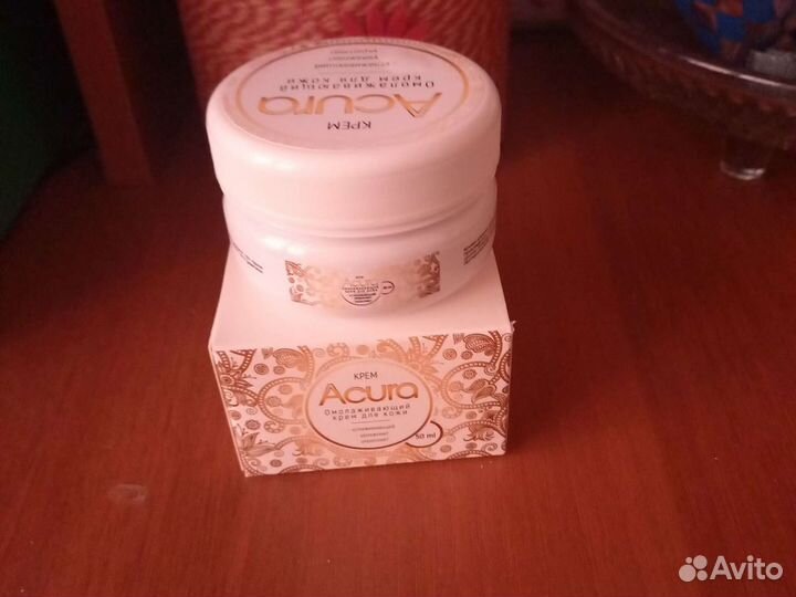 Новый в заводской упаковке крем для лица