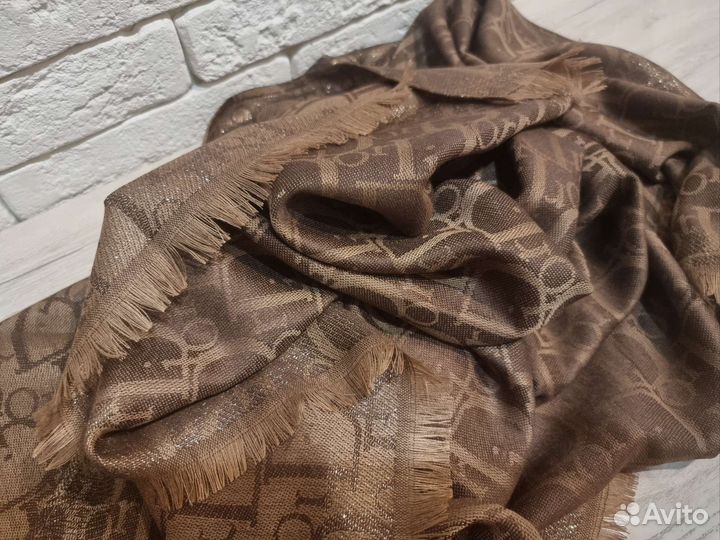 Шарфы платки палантины женский Christian Dior