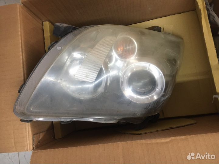 Фары передние Авенсис