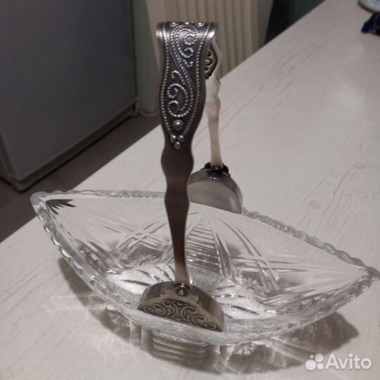 Хрустальная ваза с серебром,мельхиором и графин