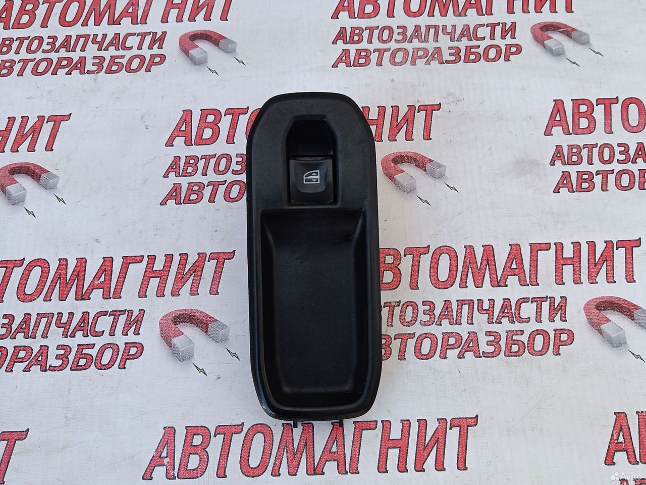 Кнопка стеклоподъемника передняя Рено Дастер 2