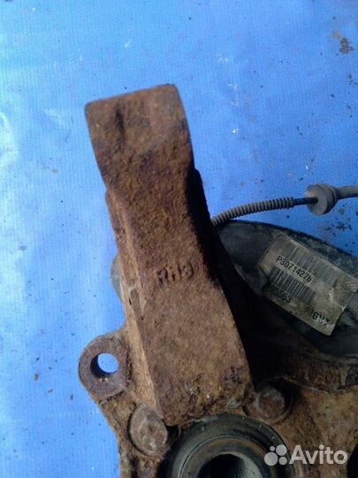 Volvo XC90 2005 кулак поворотный правый