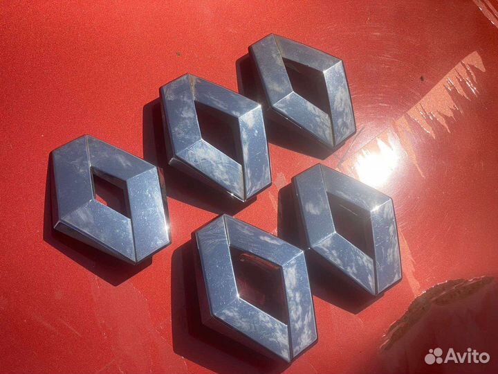 Эмблема Renault