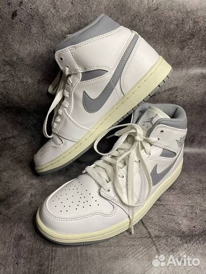 Nike air jordan 1 mid