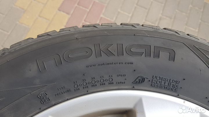 Nokian Tyres Hakkapeliitta R2 215/60 R16 99R