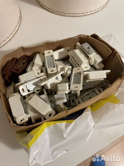 Магнит мебельный