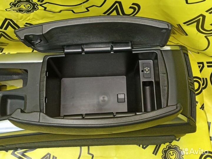 Подлокотник Bmw X5 E70 N55B30A 2011