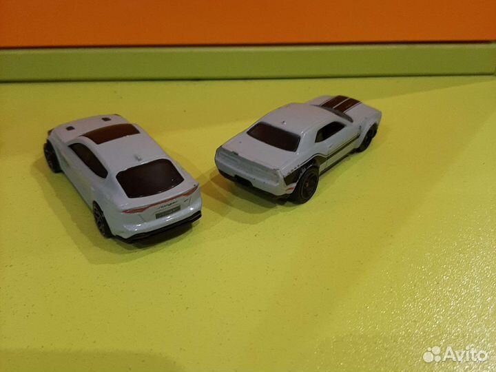 Машина игрушечная